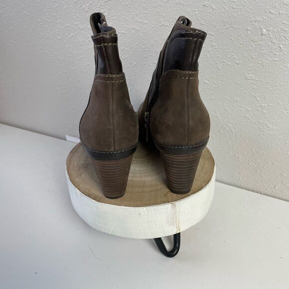 EUC Pre-Loved Clarks Womens Leather Heeled Booties Size 7 - Picture 4 of 7